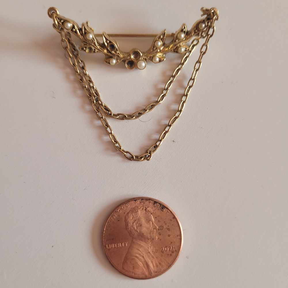 Elegant Gold Brooch with Chain